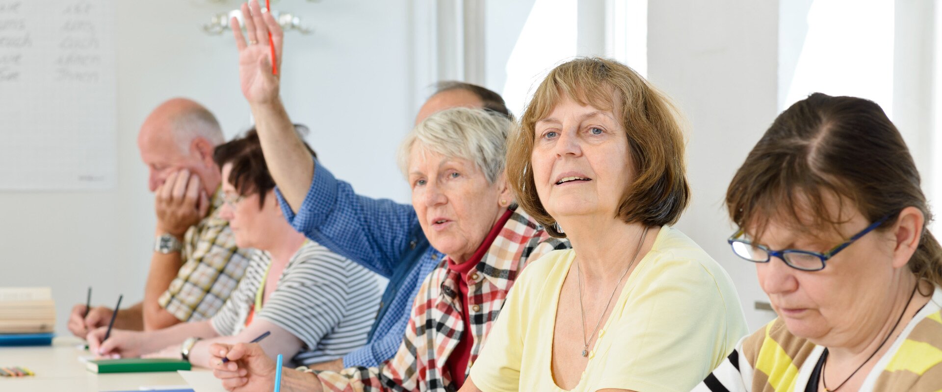 Moderne Lernmethoden, der breite Erfahrungs-Reichtum der Kursmoderatoren und ein engagiertes und regelm&auml;ssiges Mitmachen der Sprach-Lernwilligen garantieren den Lernerfolg.